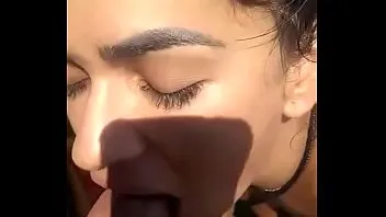سائحة برازيلية شرموطة بترضعلي زبي في نص البحر سكس مص حقيقي