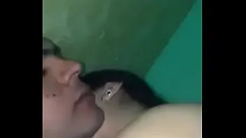 ارملة حيحانة سايبة العيال وبتمص في زب عمهم سكس مصري