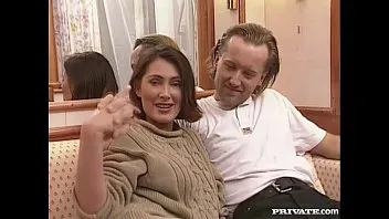 شرموطة كلاس بتمص وتتناك من شاب هايج بعد ما شقطها 