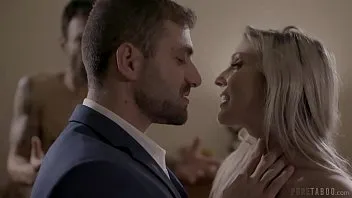مش مصدق ان مراته بتتناك علي سريره من راجل غريب