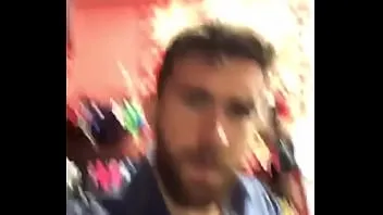 صاحب الشغل بيصور راجل بيمص زبه شغال عنده في المحل سكس لواط