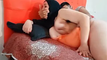 ولد عربي ينيك امه المحجبة عافية سوسن و ابنها سكس امهات نيج محارم