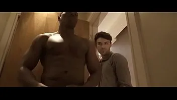 يدخل راجل غريب علي زوجته الحمام مشهد دياثة من فيلم اجنبي ديوث سكس دياثه