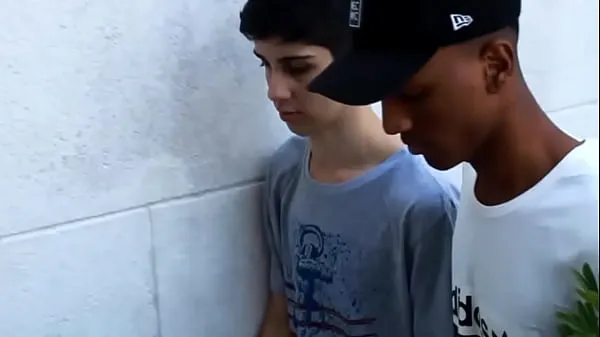 فرخ ابيض يموط عير زنجي اسود اجبره يمص زبه عافيه سكس لواط مترجم